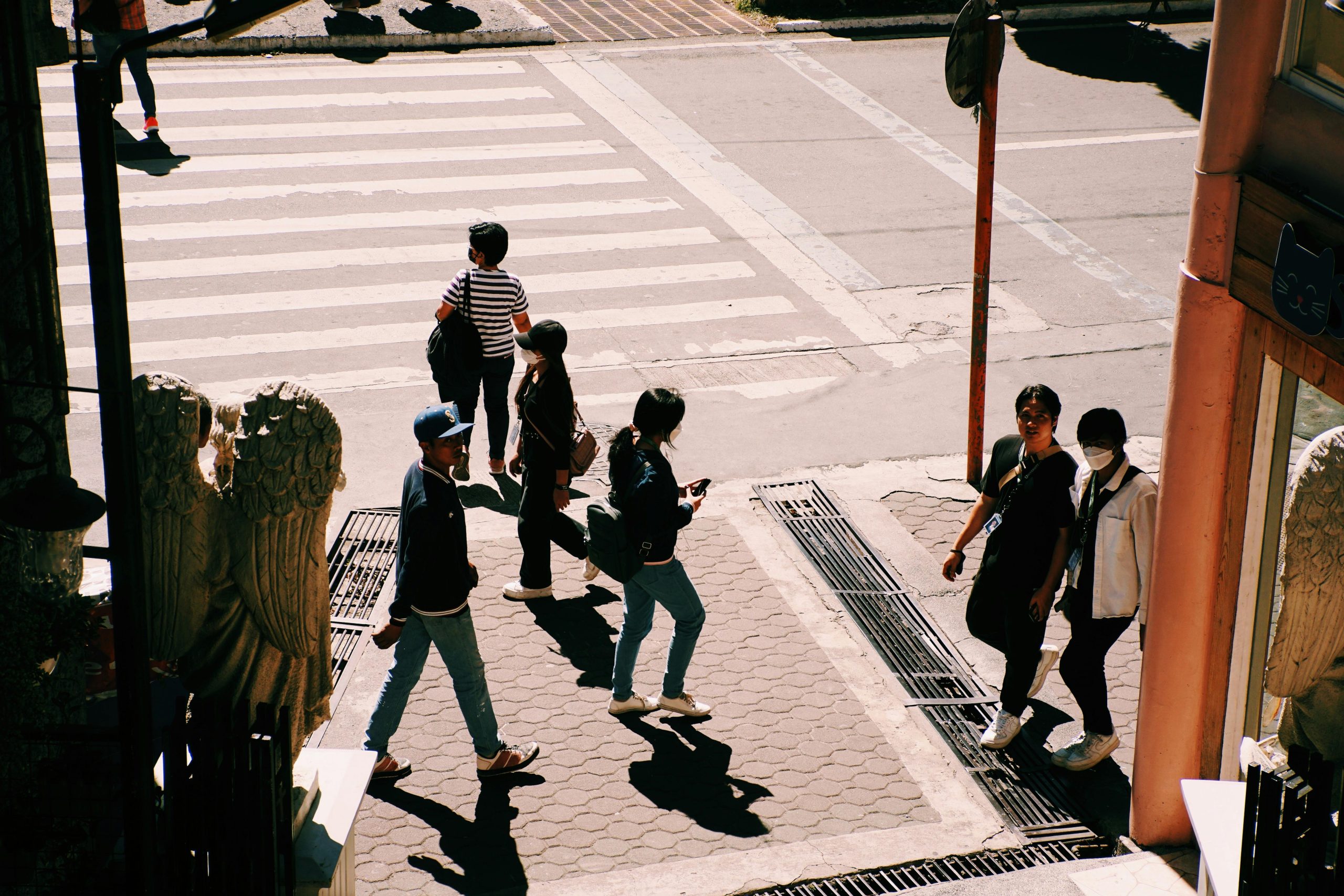 People walking, window shopping in busy foot traffic street. Jimmy Carey Commercial Real Estate Restaurant brokers Atlanta